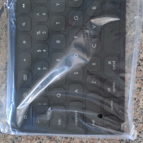 Kensington Simple Solutions Wired Compact iPad Keyboard Lightning Connec… - Picture 9 of 11